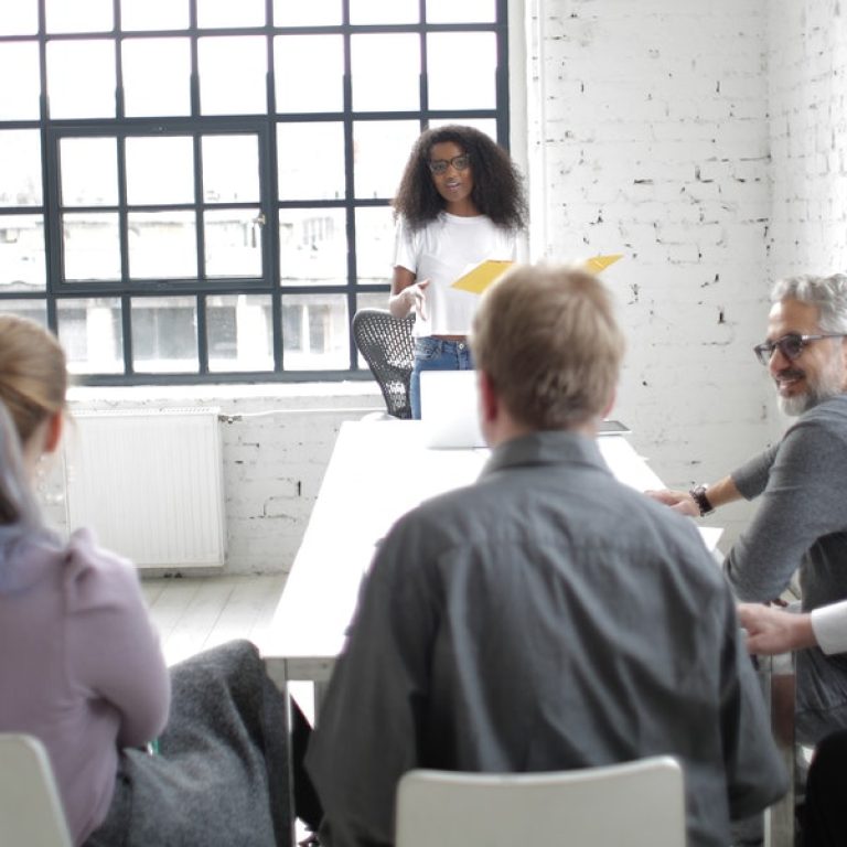 people-having-an-AA-meeting